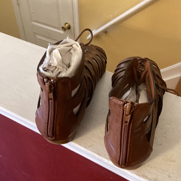 MIA Brown stringed up Brown sandals wrapped around ankle size 8 - Picture 5 of 8